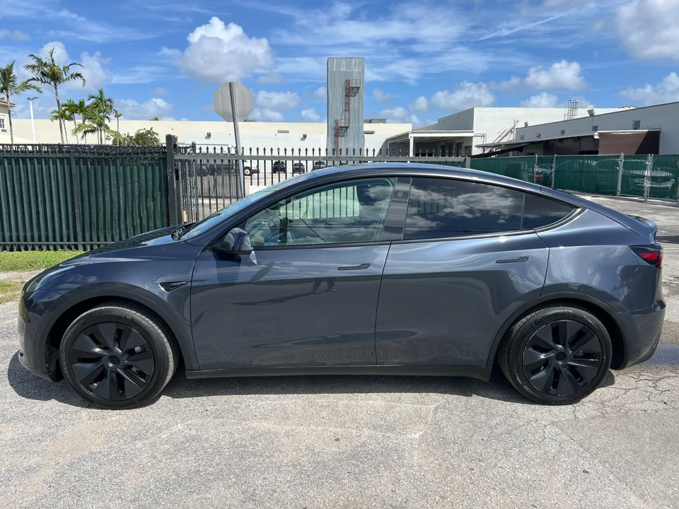 2025 Tesla Model Y - Image 5 of 21
