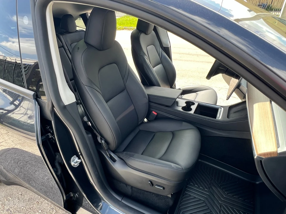 2025 Tesla Model Y - Image 17 of 21