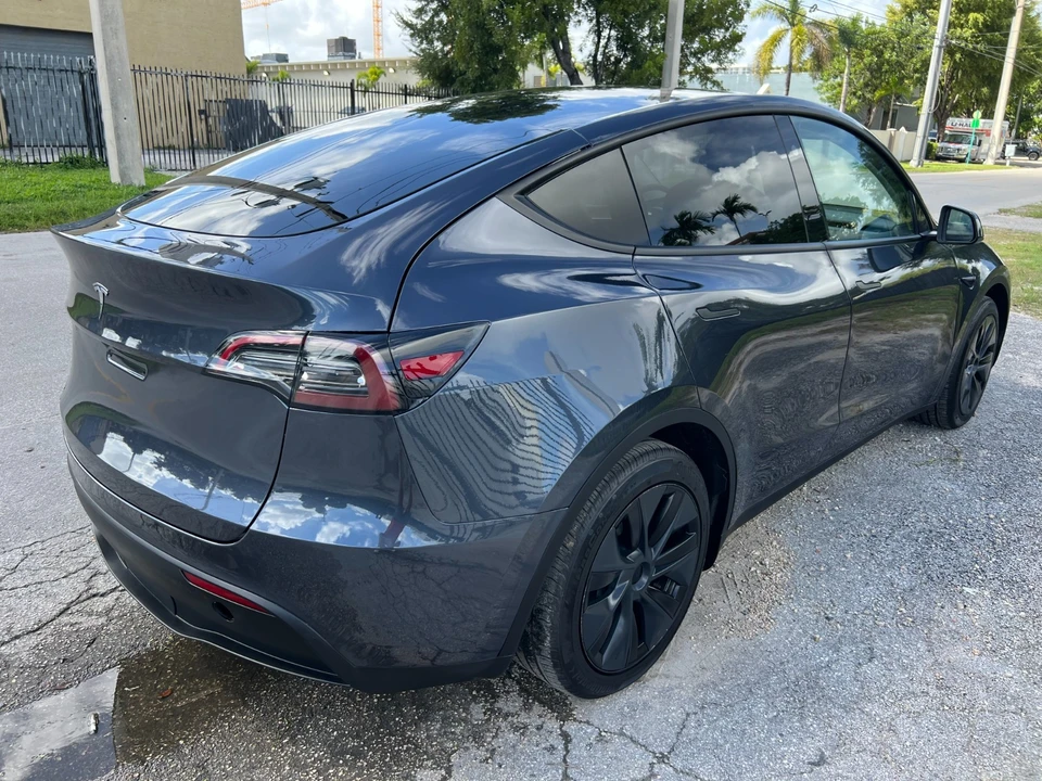 2025 Tesla Model Y - Image 8 of 21