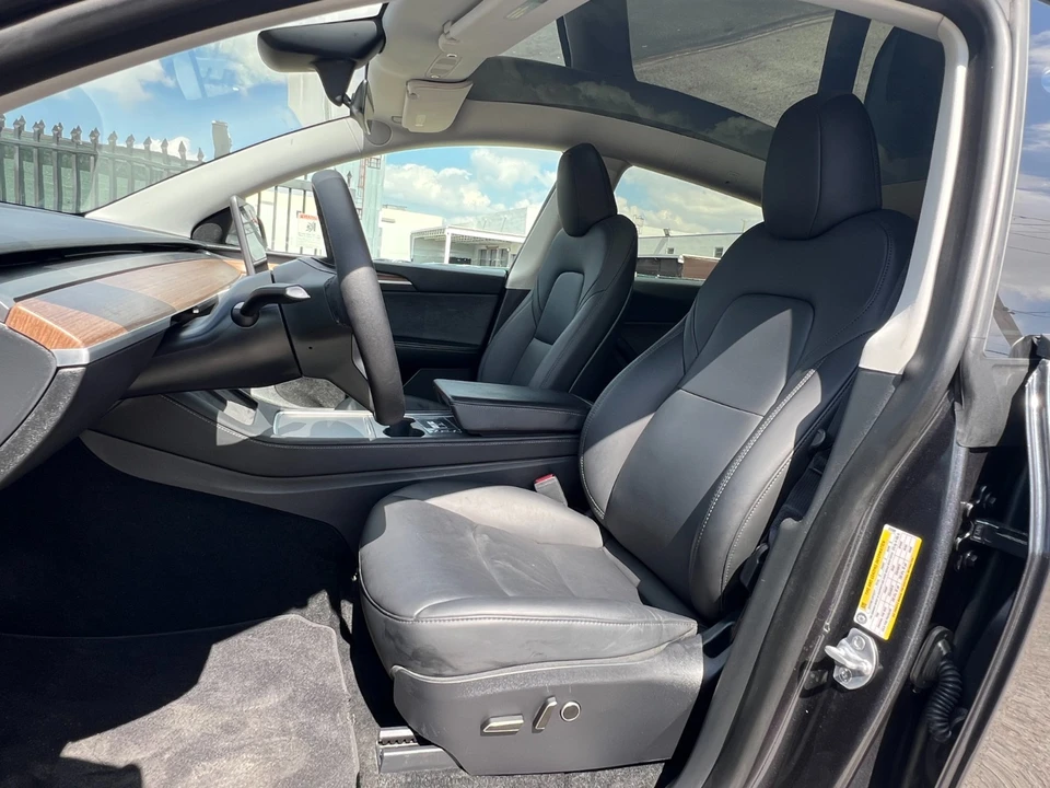2025 Tesla Model Y - Image 13 of 21