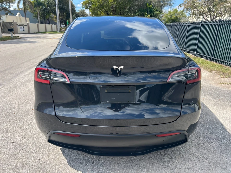 2025 Tesla Model Y - Image 7 of 21