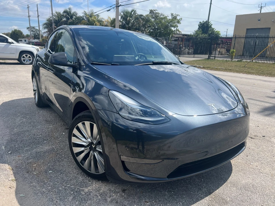 2025 Tesla Model Y - Image 2 of 21