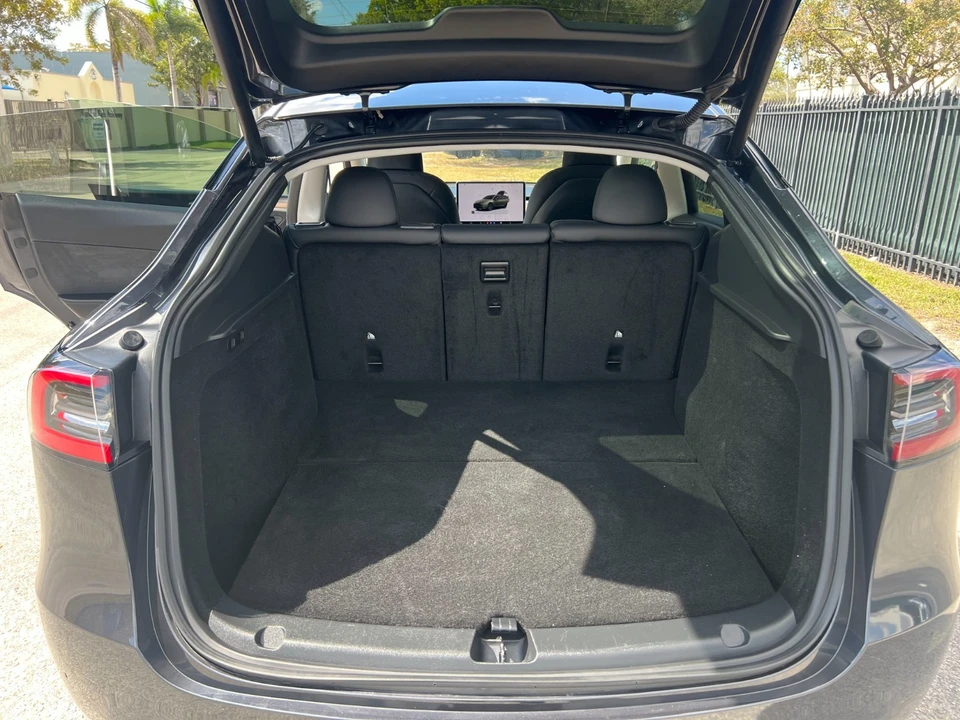 2025 Tesla Model Y - Image 18 of 21