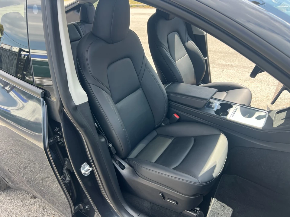 2025 Tesla Model Y - Image 16 of 21