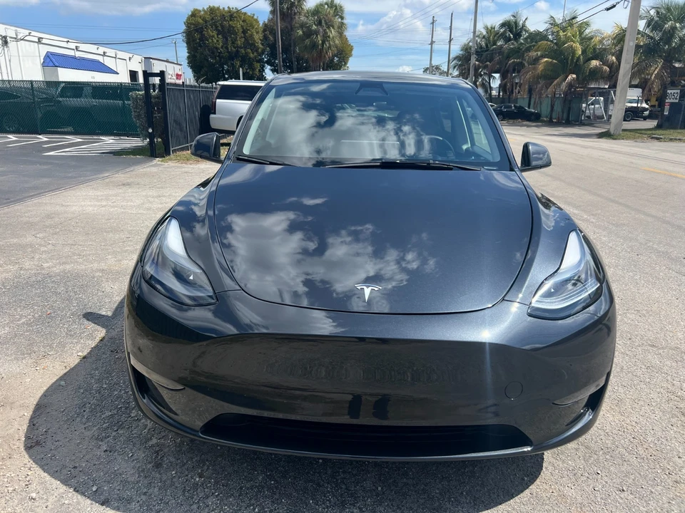 2025 Tesla Model Y - Image 3 of 21