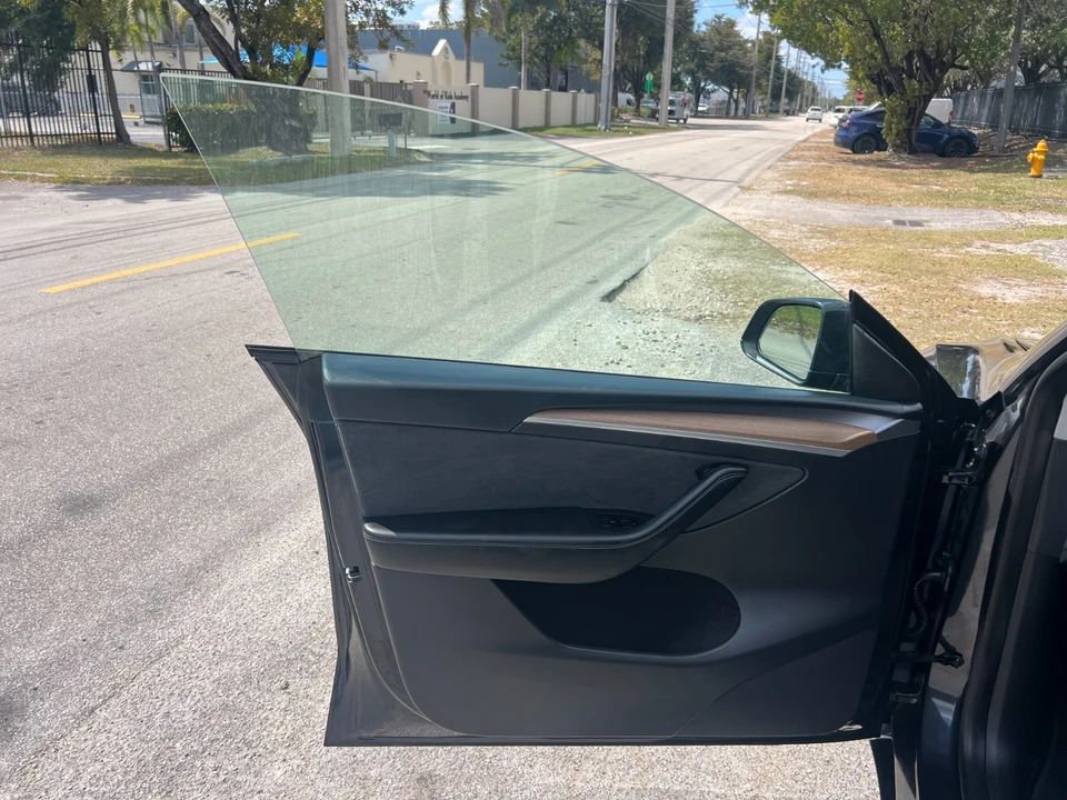 2025 Tesla Model Y - Image 14 of 21