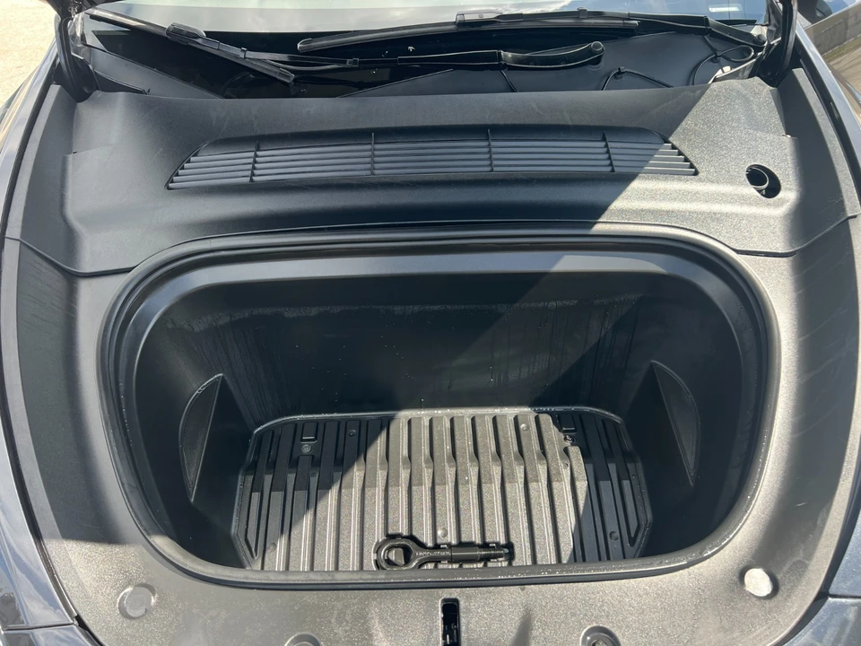 2025 Tesla Model Y - Image 11 of 21