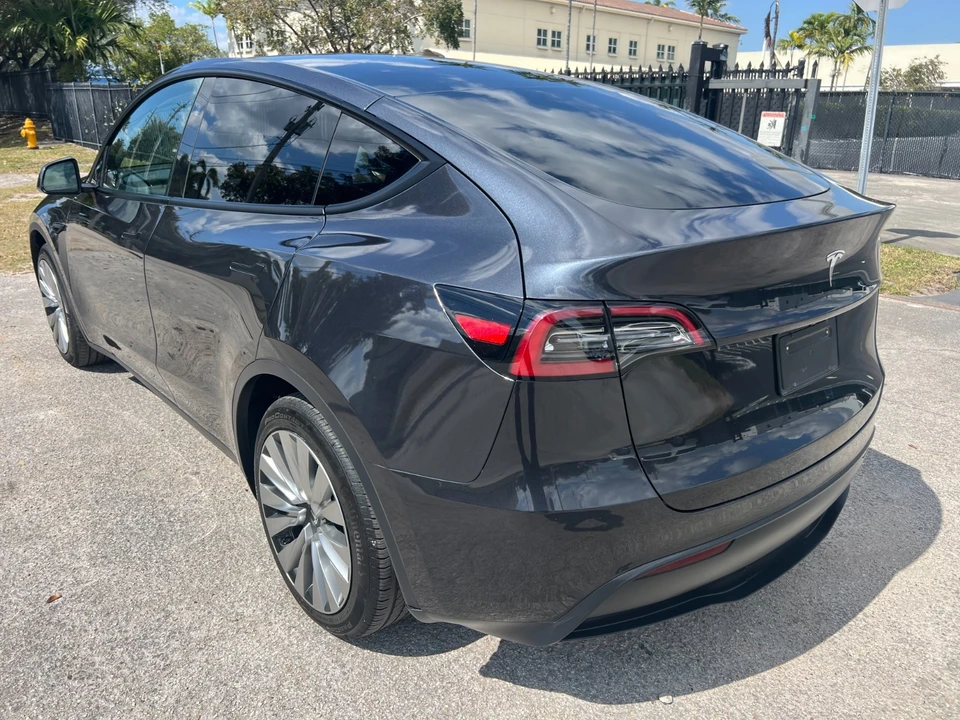 2025 Tesla Model Y - Image 6 of 21