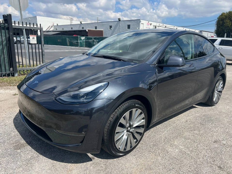 2025 Tesla Model Y - Image 4 of 21
