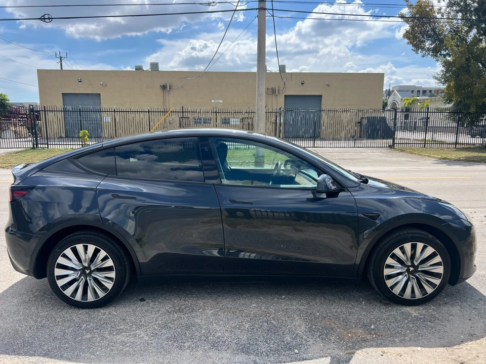 2025 Tesla Model Y - Image 9 of 21