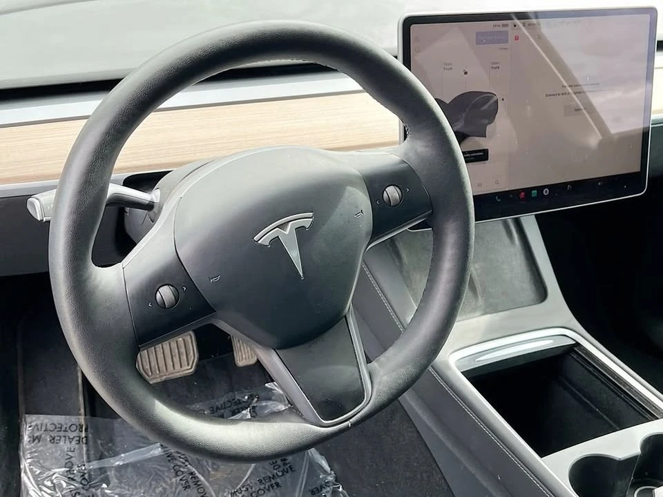 2025 Tesla Model Y - Image 6 of 11