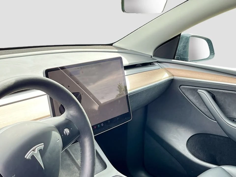 2025 Tesla Model Y - Image 5 of 11