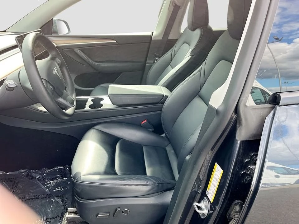 2025 Tesla Model Y - Image 9 of 11