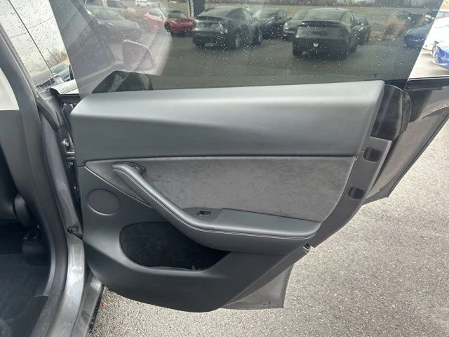 2025 Tesla Model Y - Image 18 of 21