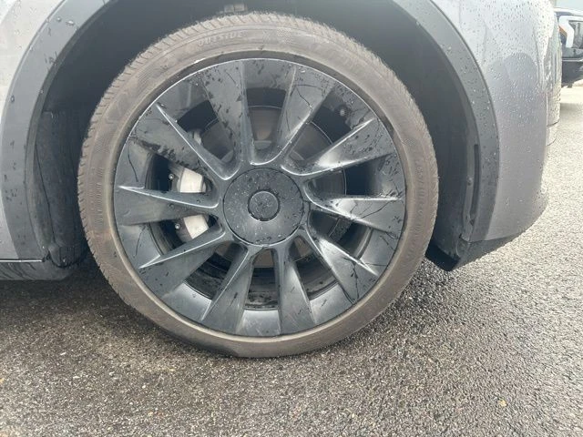2025 Tesla Model Y - Image 10 of 21