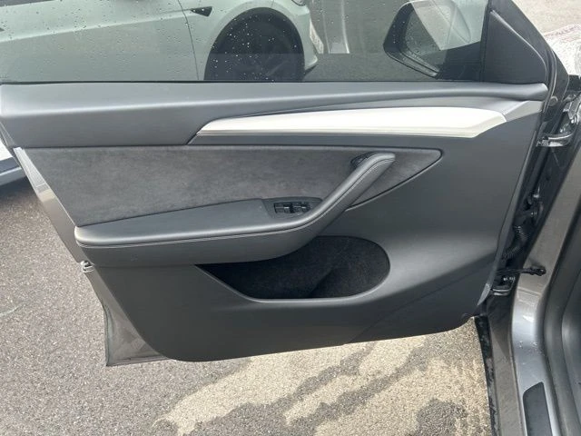 2025 Tesla Model Y - Image 11 of 21