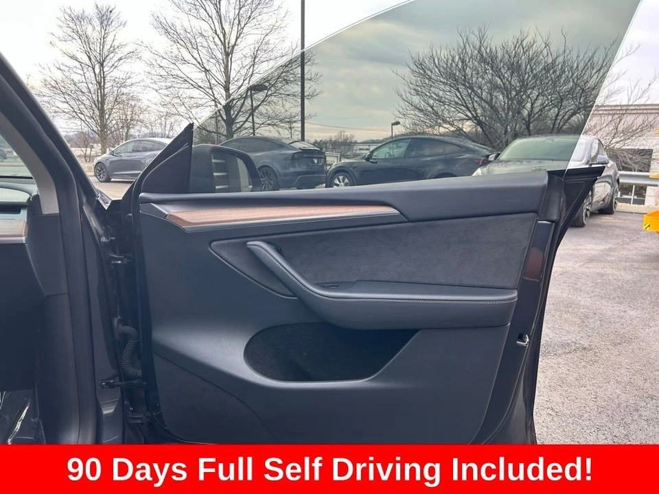 2025 Tesla Model Y - Image 12 of 17