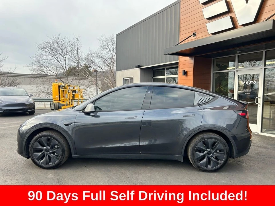 2025 Tesla Model Y - Image 5 of 17