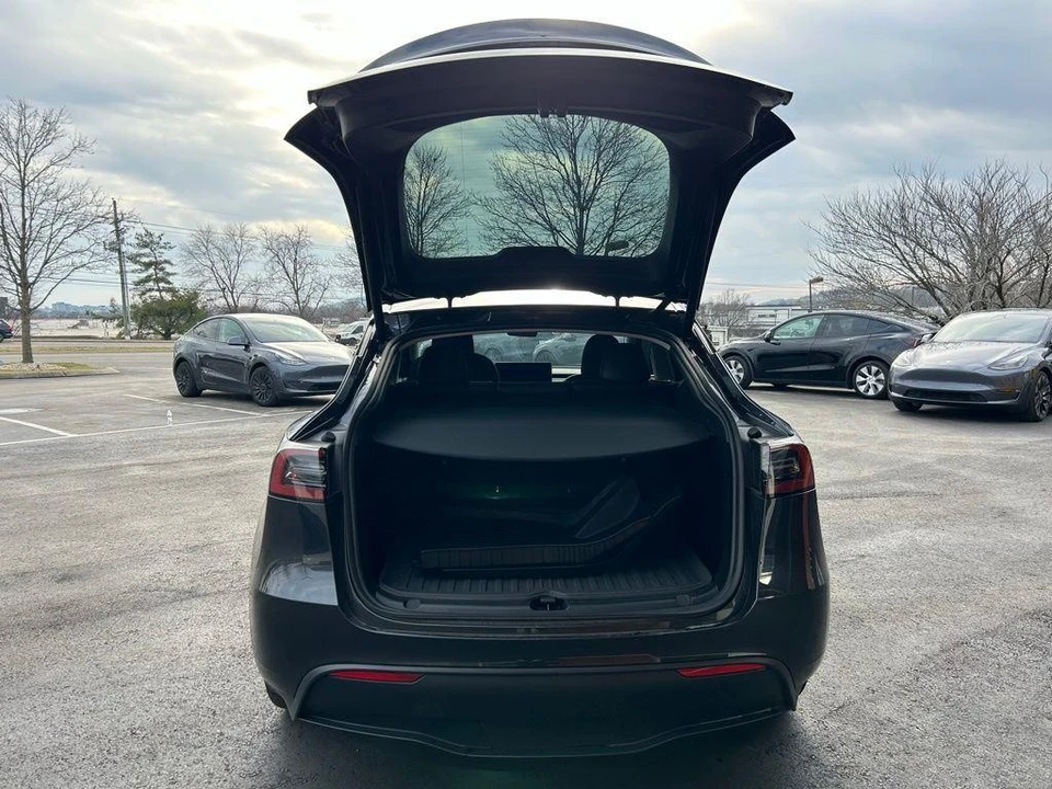 2025 Tesla Model Y - Image 7 of 17
