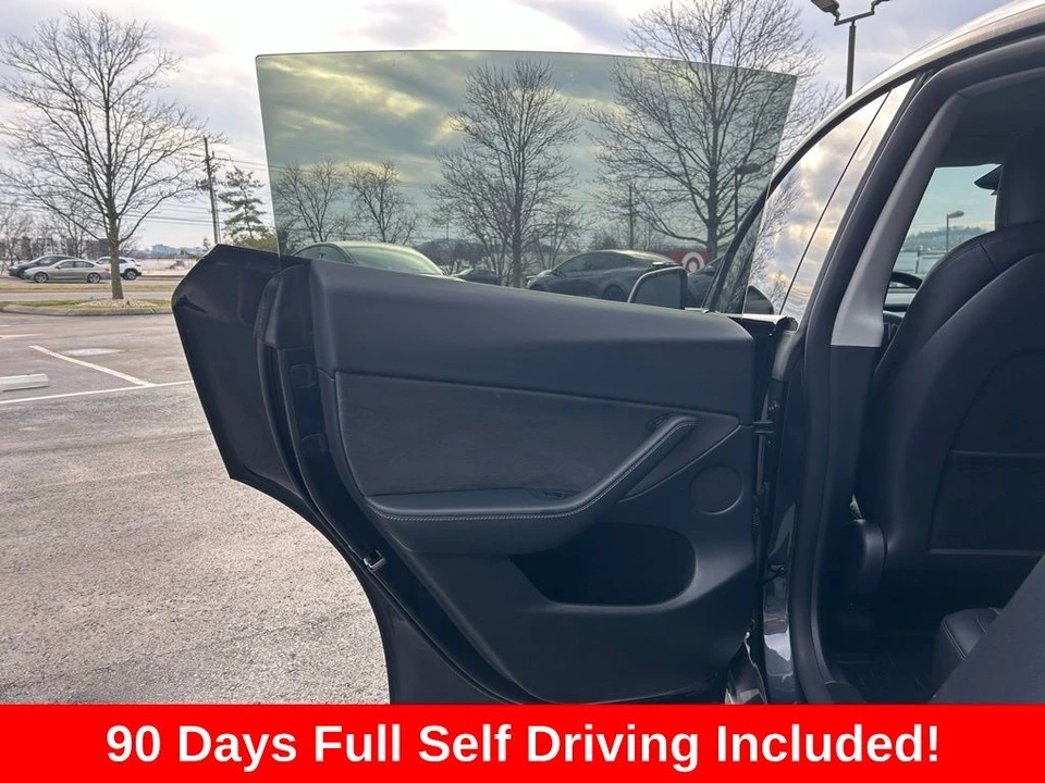 2025 Tesla Model Y - Image 8 of 17