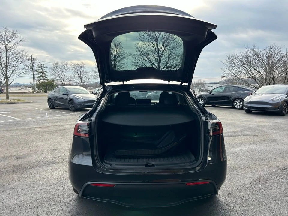 2025 Tesla Model Y - Image 7 of 17