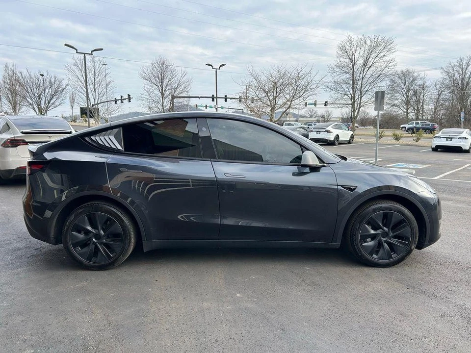 2025 Tesla Model Y - Image 4 of 17