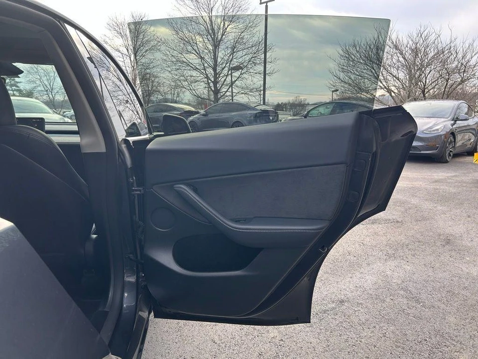 2025 Tesla Model Y - Image 10 of 17