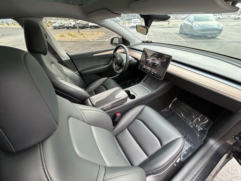 2025 Tesla Model Y - Image 13 of 17