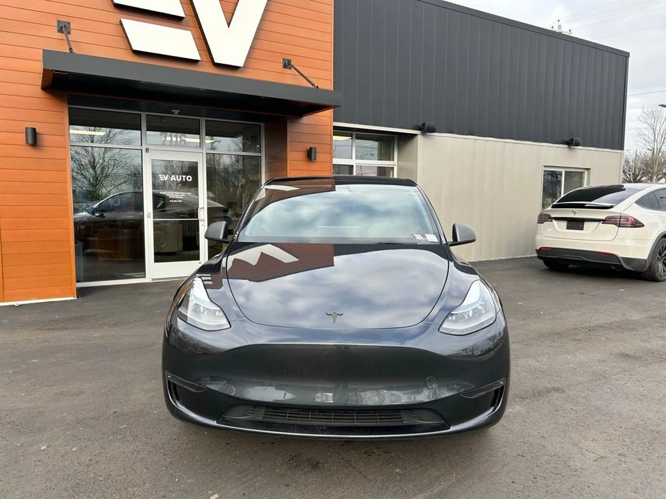 2025 Tesla Model Y - Image 2 of 17