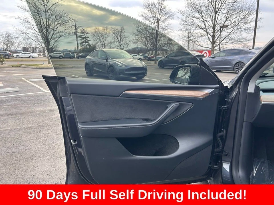 2025 Tesla Model Y - Image 14 of 17