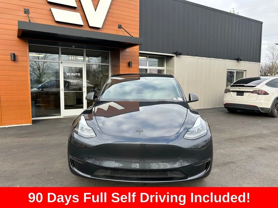 2025 Tesla Model Y - Image 2 of 17