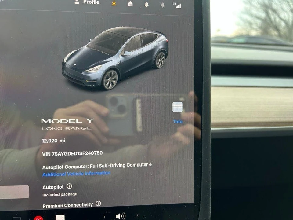 2025 Tesla Model Y - Image 16 of 17