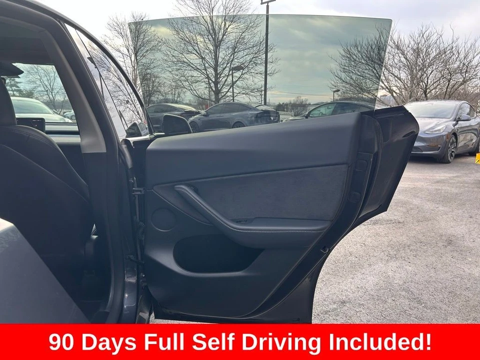 2025 Tesla Model Y - Image 10 of 17