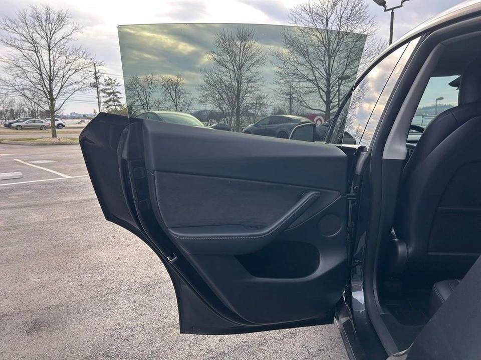 2025 Tesla Model Y - Image 8 of 17
