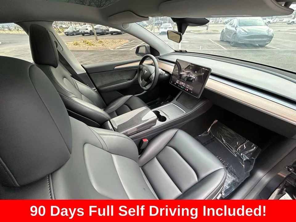 2025 Tesla Model Y - Image 13 of 17