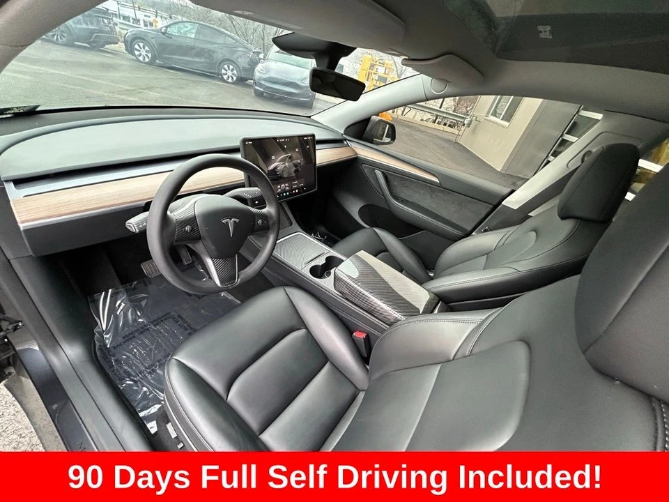 2025 Tesla Model Y - Image 15 of 17