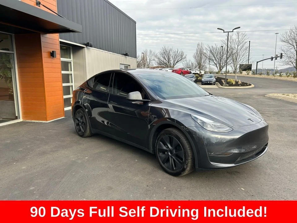 2025 Tesla Model Y - Image 3 of 17