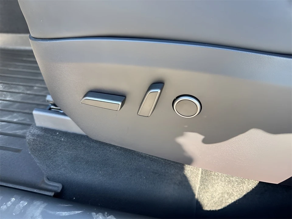 2025 Tesla Model Y - Image 10 of 12