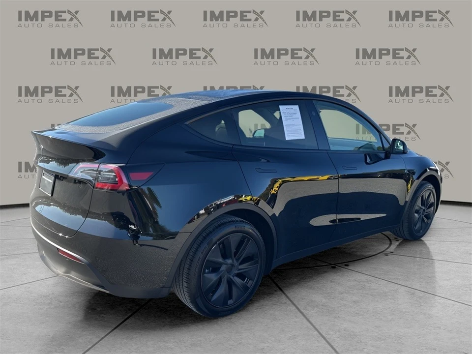 2025 Tesla Model Y - Image 5 of 12