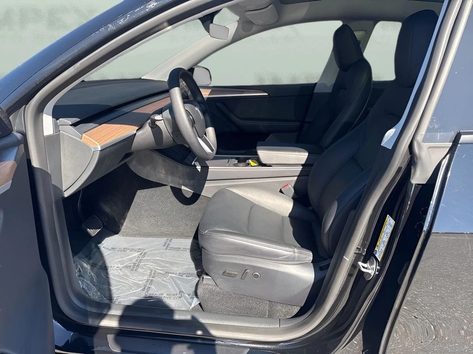 2025 Tesla Model Y - Image 9 of 21