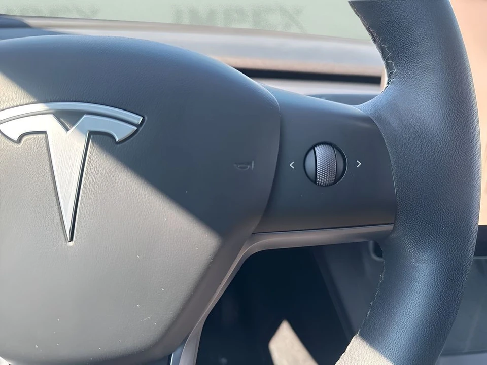 2025 Tesla Model Y - Image 17 of 21