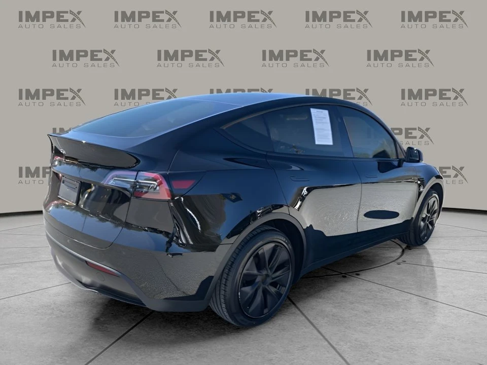 2025 Tesla Model Y - Image 5 of 21