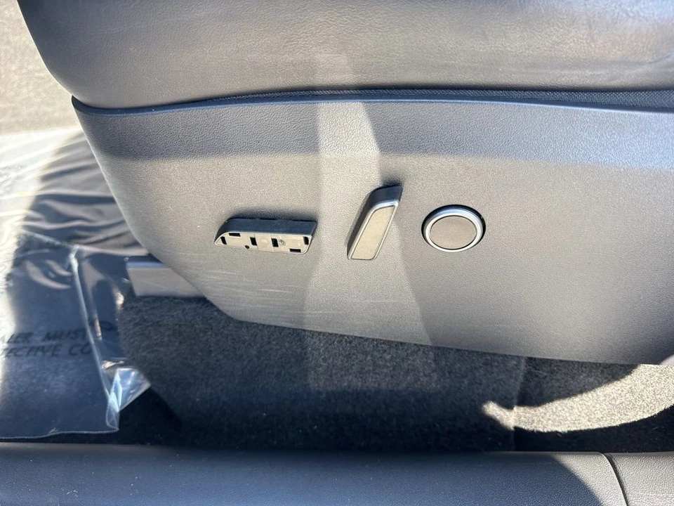 2025 Tesla Model Y - Image 10 of 21