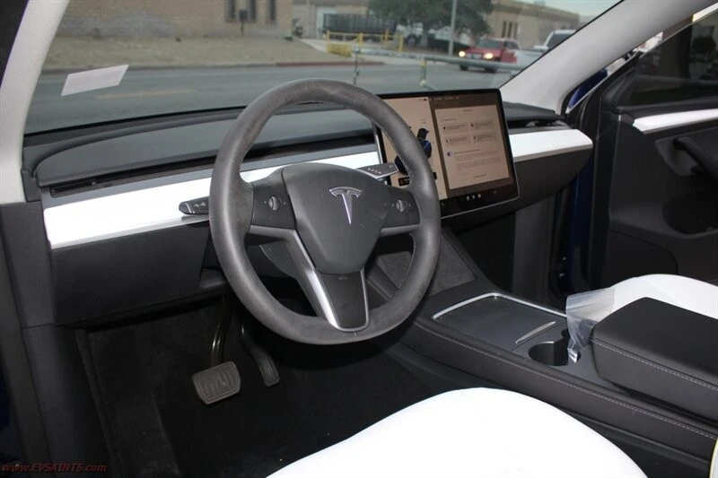 2025 Tesla Model Y - Image 18 of 21