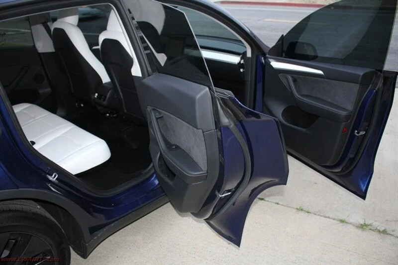 2025 Tesla Model Y - Image 14 of 21