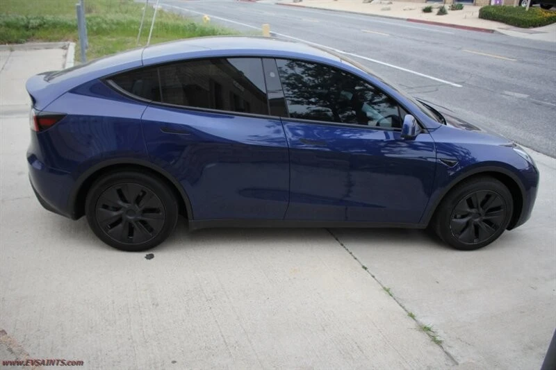 2025 Tesla Model Y - Image 10 of 21