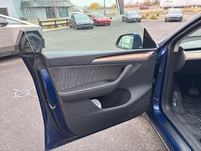 2025 Tesla Model Y - Image 11 of 21