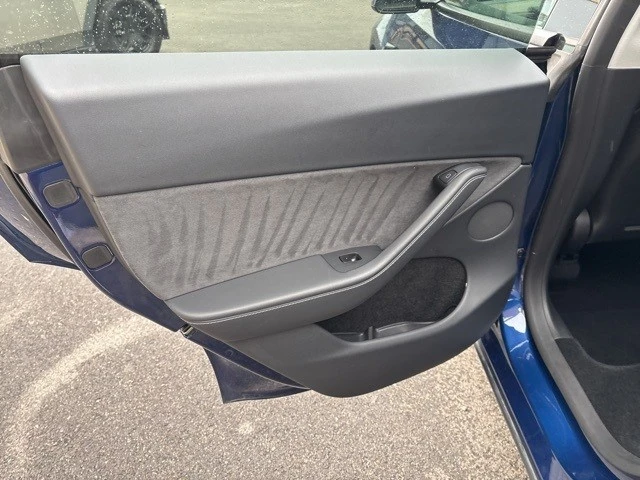 2025 Tesla Model Y - Image 15 of 21
