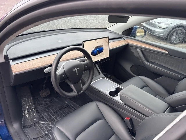 2025 Tesla Model Y - Image 13 of 21