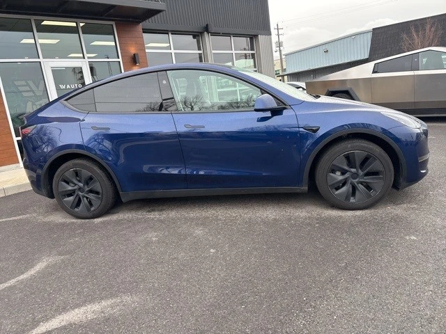 2025 Tesla Model Y - Image 9 of 21